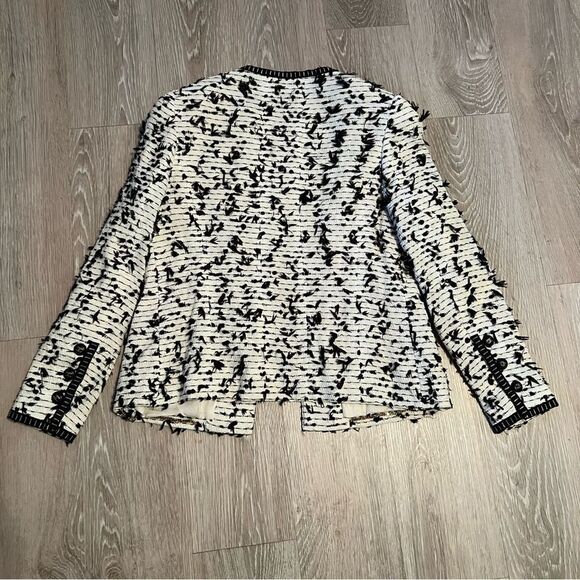 Chanel black and white Tweed 95 Cruise Karl Lagerfeld jacket Gold CC Buttons 40 - Picture 5 of 15